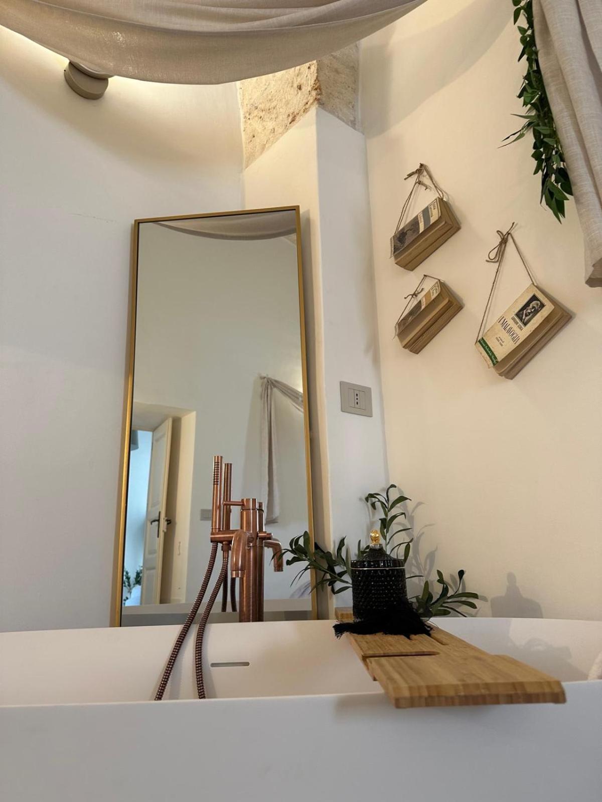Suite Sami Charming Home Ostuni Bagian luar foto