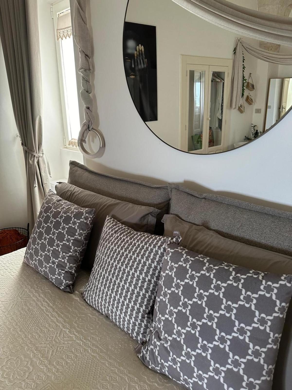 Suite Sami Charming Home Ostuni Bagian luar foto