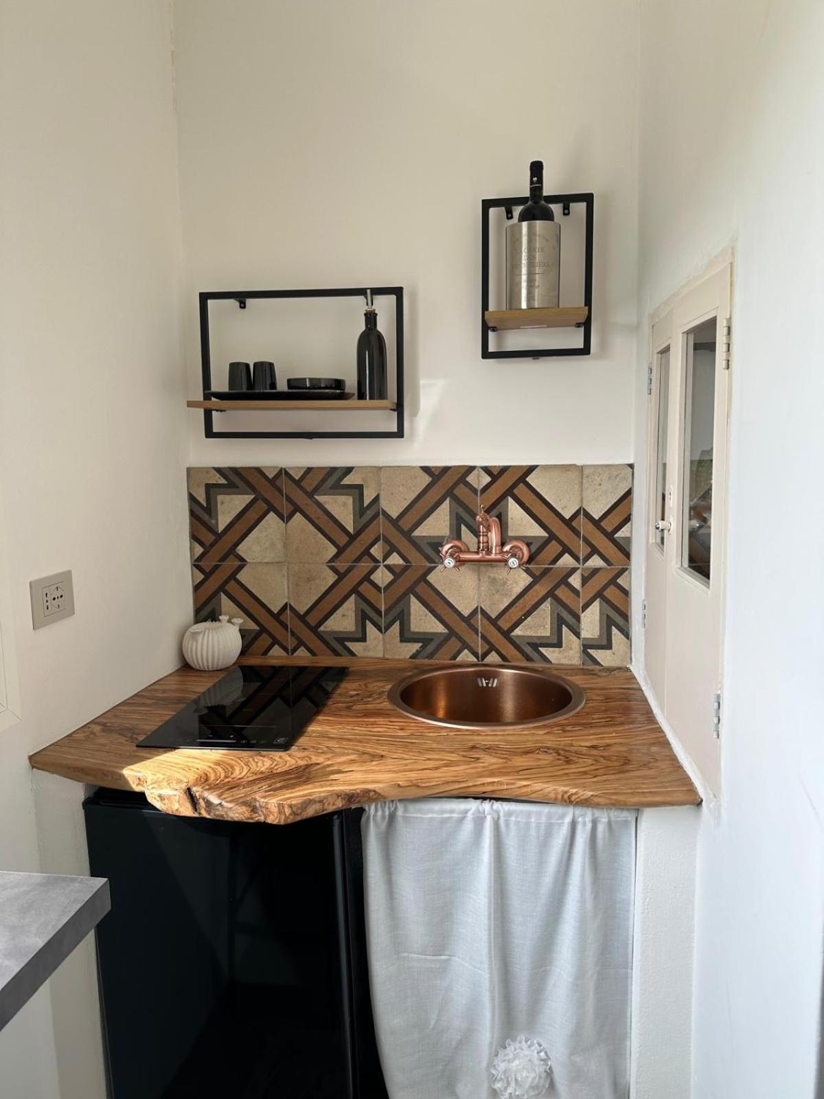 Suite Sami Charming Home Ostuni Bagian luar foto
