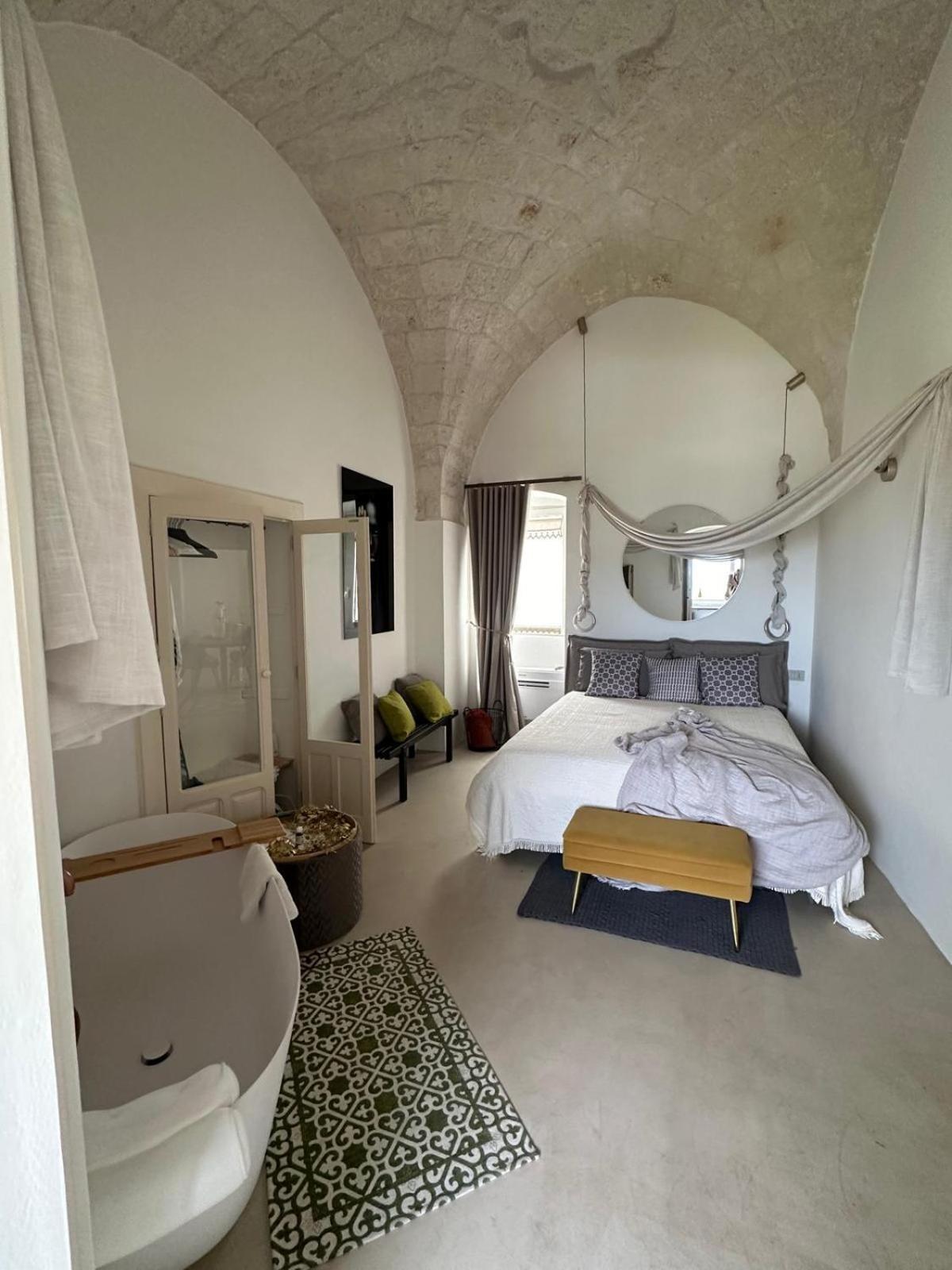 Suite Sami Charming Home Ostuni Bagian luar foto