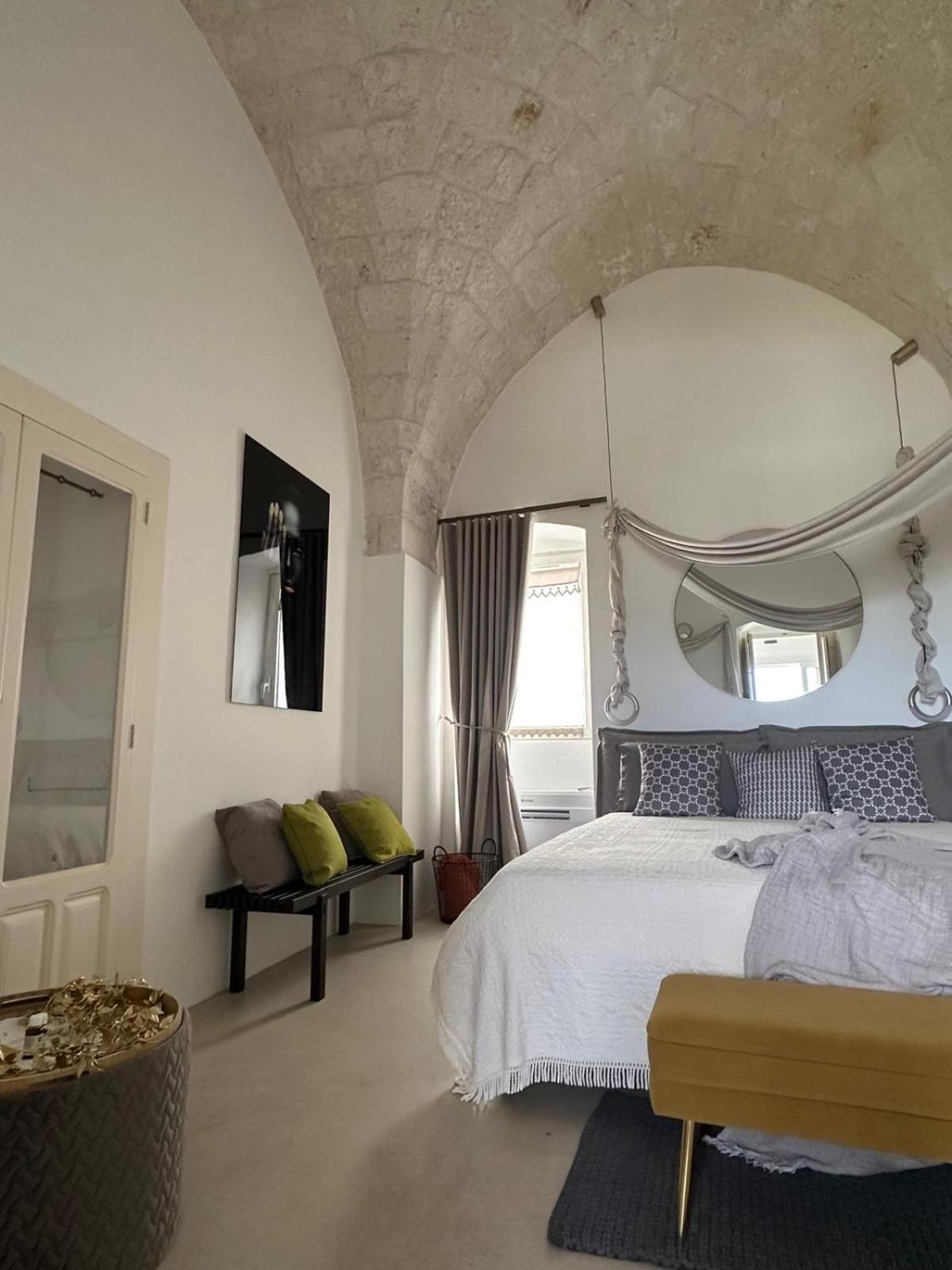 Suite Sami Charming Home Ostuni Bagian luar foto