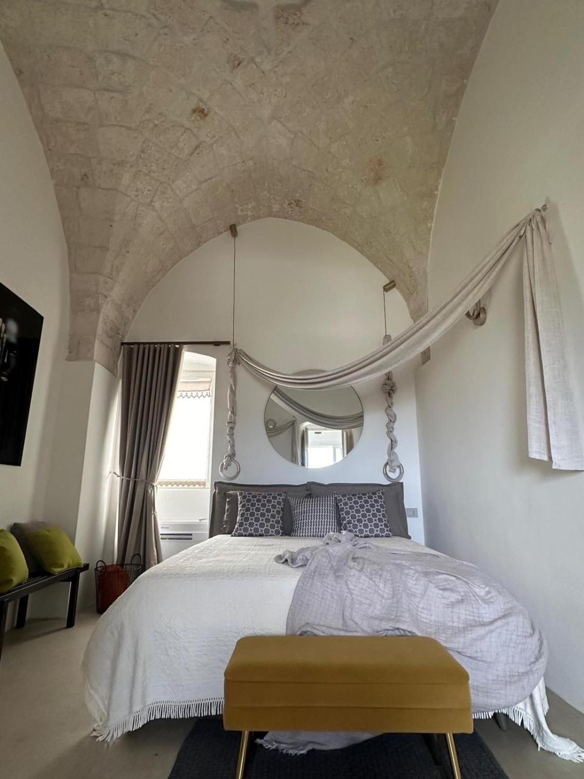 Suite Sami Charming Home Ostuni Bagian luar foto