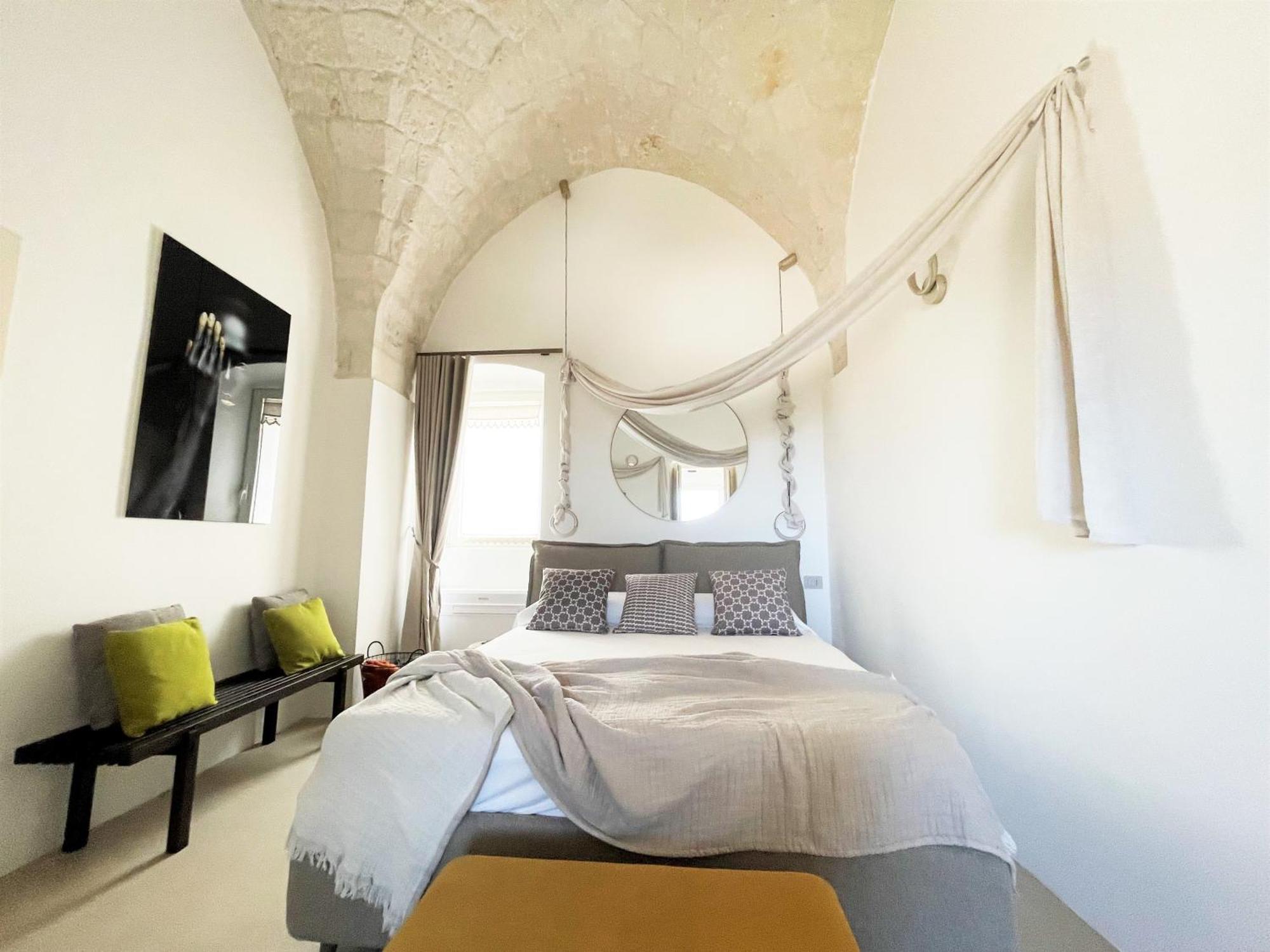 Suite Sami Charming Home Ostuni Bagian luar foto